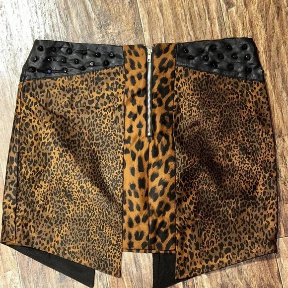 English Rose Leopard Print Studded Mini Skirt Size M - Picture 2 of 4